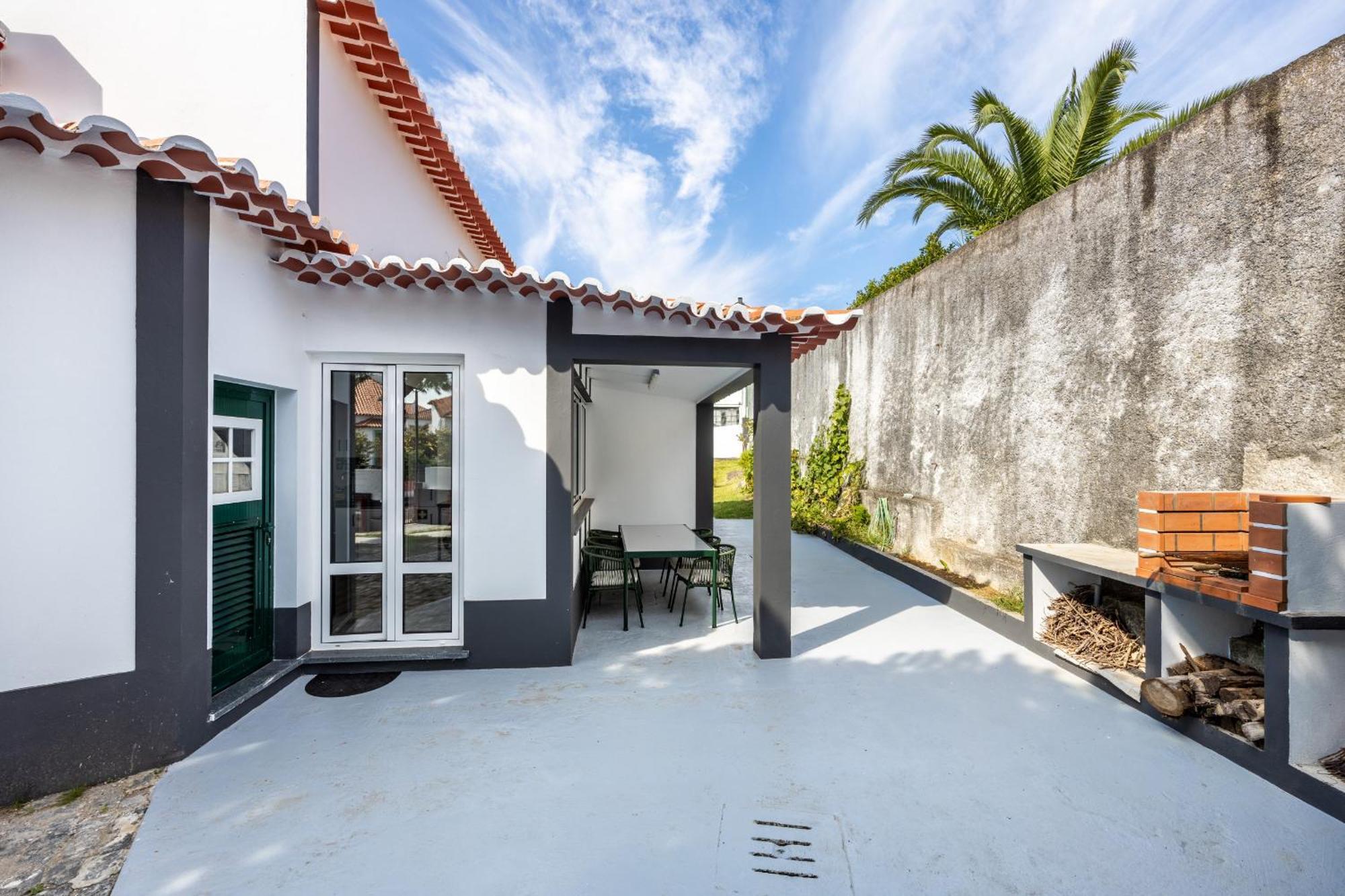 Angra Charming Suites By Seewest Angra do Heroísmo Exterior photo