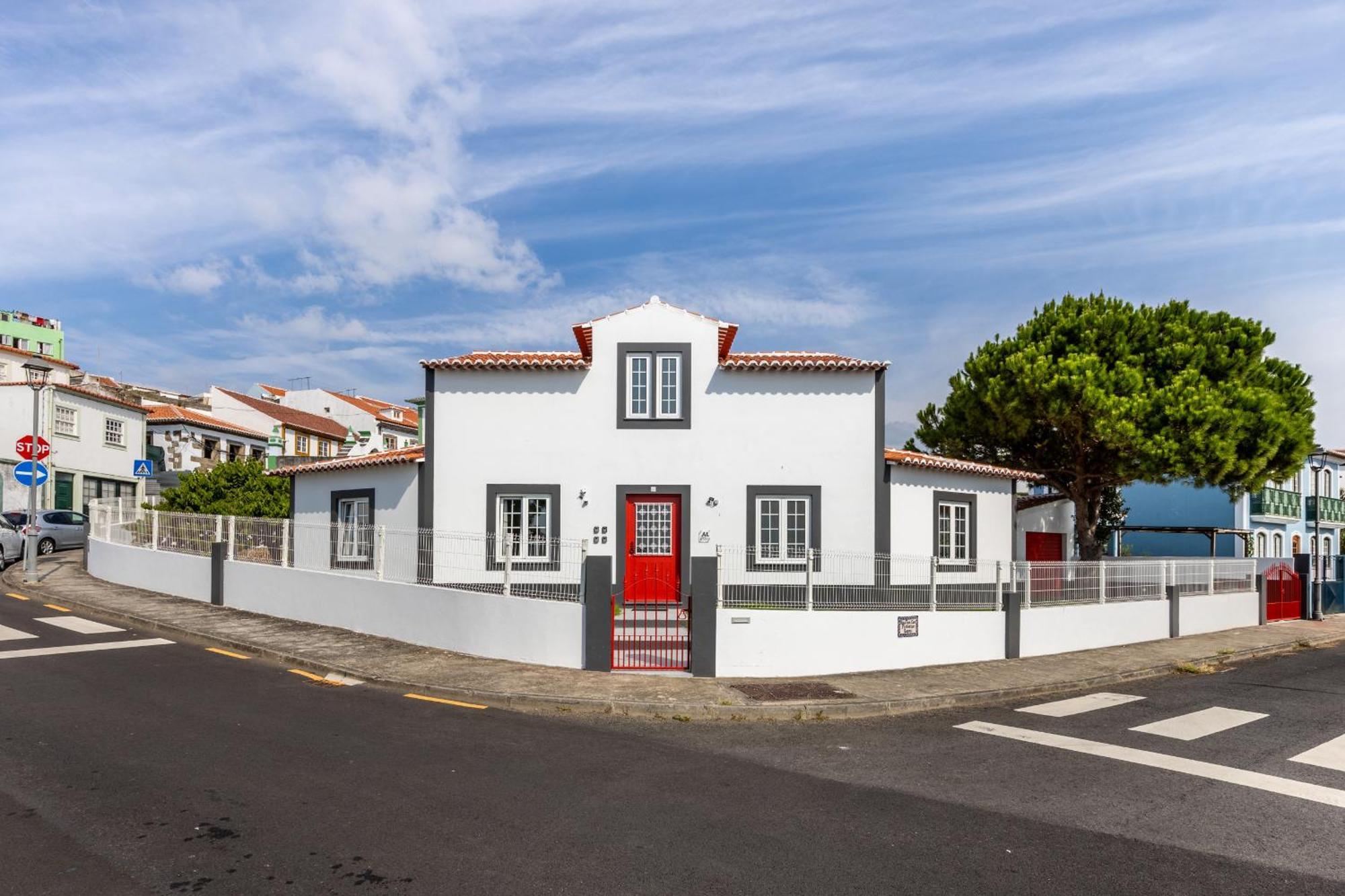 Angra Charming Suites By Seewest Angra do Heroísmo Exterior photo